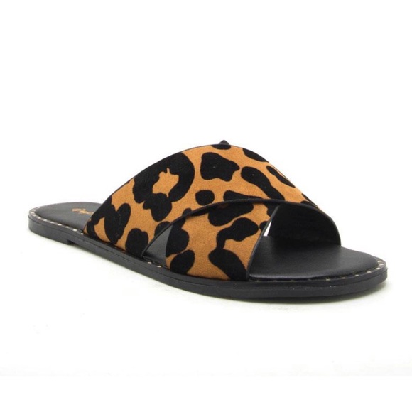 Qupid Leopard Bossy Sandals - Picture 4 of 16